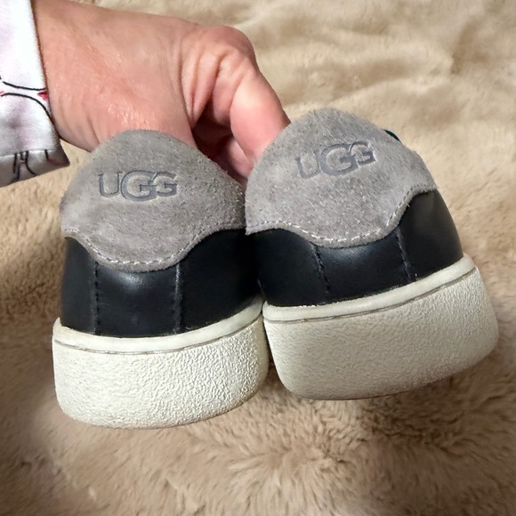 UGG Cas Black Leather Slip-On Loafer with Gray Heel Accent Women’s 8.5 - Picture 3 of 5